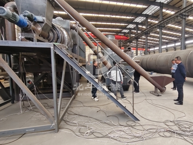 環保無煙炭化機引關注,客戶實地探訪